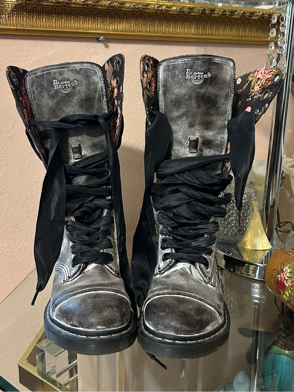 Dr. Martens Triumph 1914 Gray Distressed Floral-Lined Lace-Up Combat Boot Size 9 - Picture 16 of 16